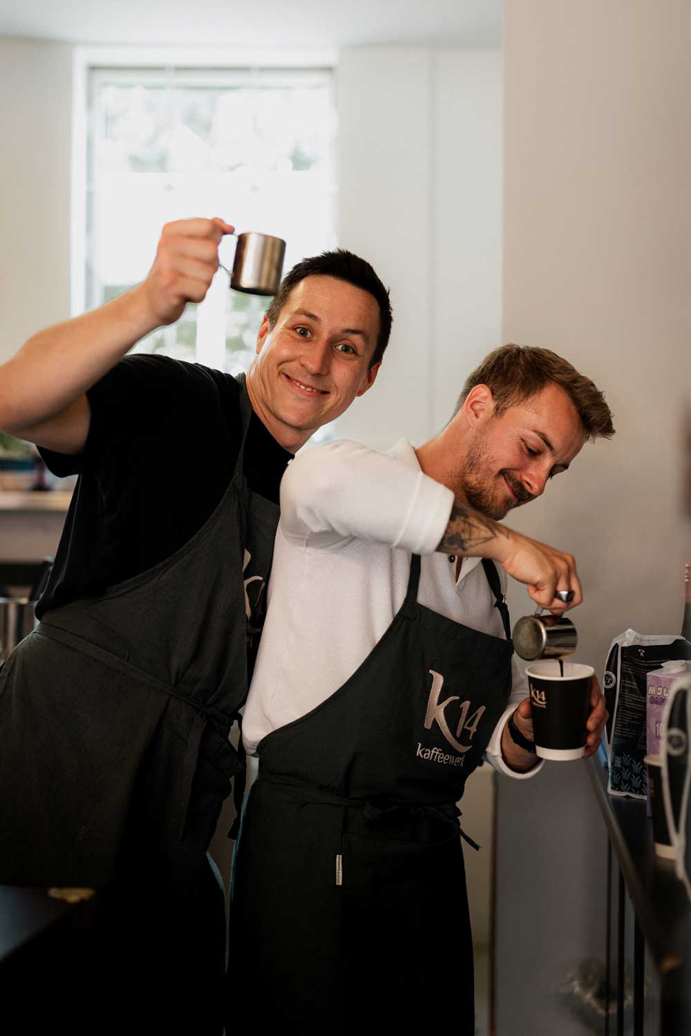 Die Inhaber Linus Scholz und Pierre Büchner vom K14 Kaffeewerk